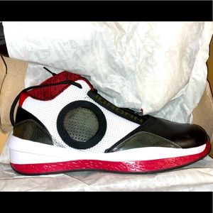 Vintage Air Jordan 2010 “ Black Varsity Red.  size 12 excellent condition